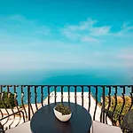Zeus Positano