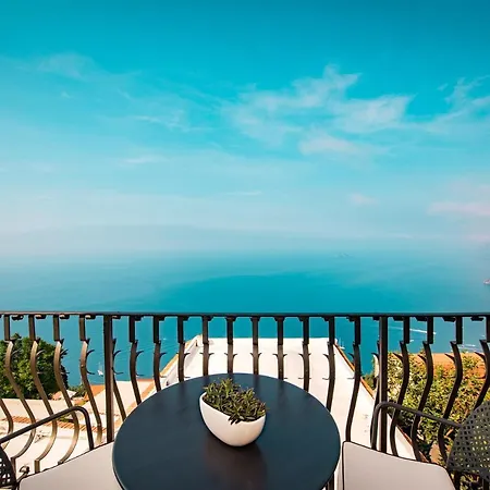 Zeus Positano