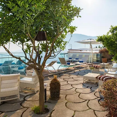 Zeus Villa *