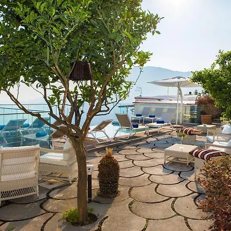 Zeus Villa *